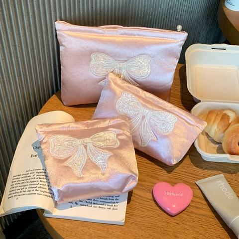 Borse Da Trucco In Raso Rosa Con Fiocco Ricamato Bianco Cerniera Di Künstliche Perle Elegante Organizzatore Di Cosmetici Portatile