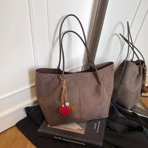 Grand Sac Fourre-tout Femmes Daim Vintage Cuir PU Sac À Épaule Avec Pochette Intérieure Et Pendentif Pompon Trajet Quotidien
