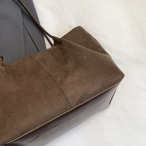 Grand Sac Fourre-tout Femmes Daim Vintage Cuir PU Sac À Épaule Avec Pochette Intérieure Et Pendentif Pompon Trajet Quotidien