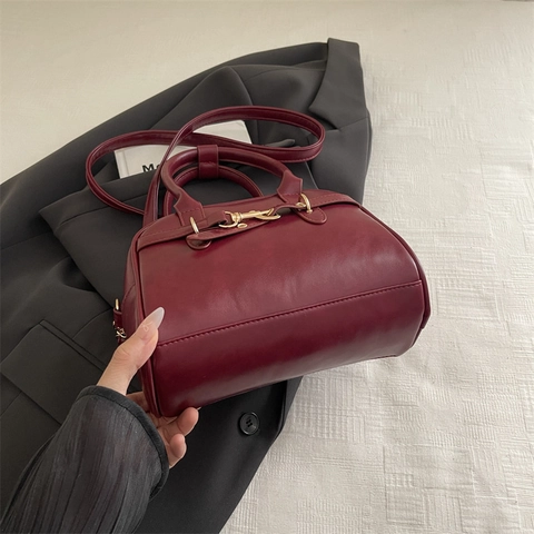 Sac À Main Boston Rétro En Cuir PU Sac À Bandoulière Pour Femmes Avec Décor Mors Et Pendentif Cloche