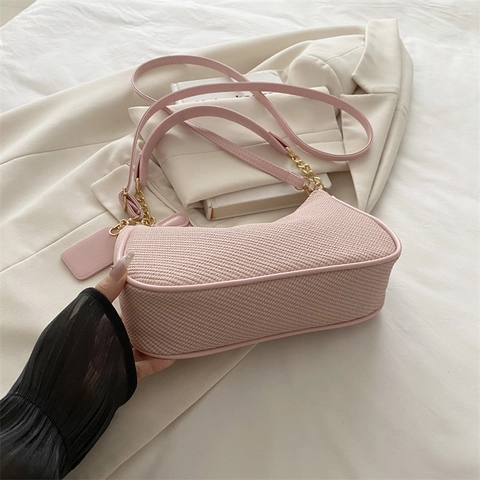Achseltasche Gewebtes PU Leder Halbmond Schulter Umhängetasche Mit Metallkette Chic Nischen Design Für Damen Täglich