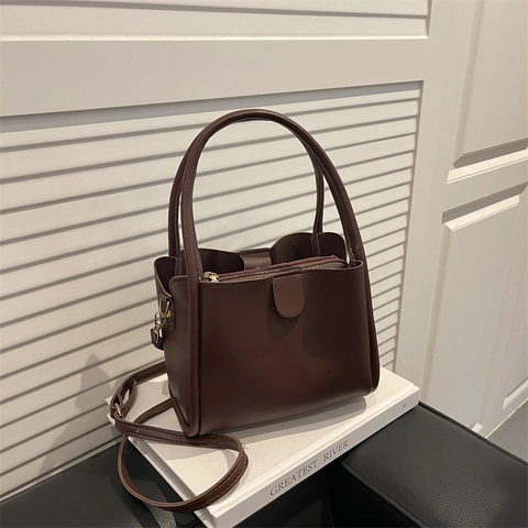 Minimalist Retro PU Leather Bucket Shoulder Bag Large Capacity Solid Color Korean Style Tote For Women Daily Commute