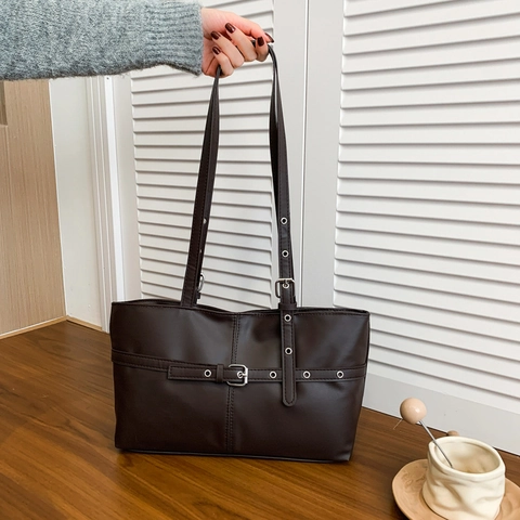 Grand Sac Fourre-Tout Rétro Cuir PU Boucle Métallique Oeillets Sac À Épaule Navette Femmes Style Coréen