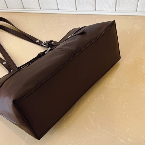 Grand Sac Fourre-Tout Rétro Cuir PU Boucle Métallique Oeillets Sac À Épaule Navette Femmes Style Coréen
