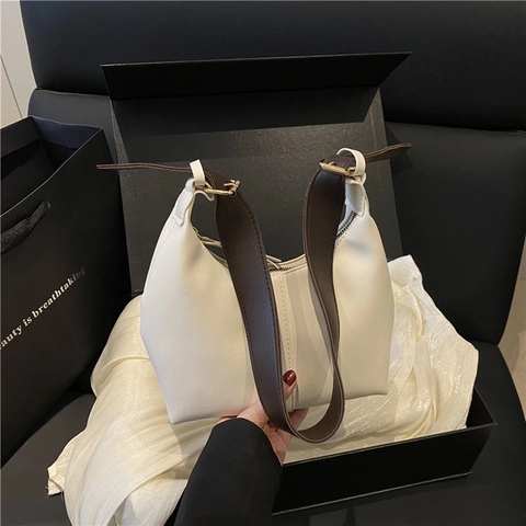 Minimalist PU Leather Hobo Underarm Bag With Adjustable Wide Strap Zipper Closure Commuter Shoulder Bag For Women