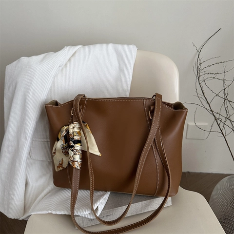 Bolso Tote Gran Capacidad Cuero PU Costuras En Contraste Decoración Pañuelo Bolso De Hombro Para Mujer Color Sólido