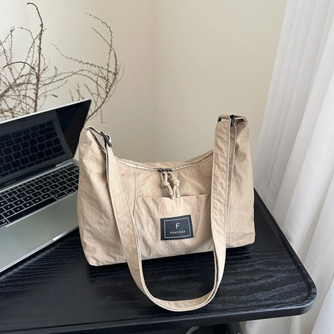 Sac À Bandoulière Hobo En Nylon Plissé Avec Large Sangle Réglable Style Minimaliste Japonais Décontracté Pour Femmes