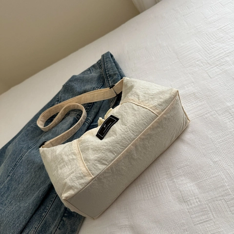Sac À Bandoulière Hobo En Nylon Plissé Avec Large Sangle Réglable Style Minimaliste Japonais Décontracté Pour Femmes