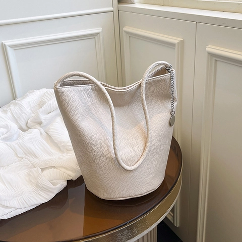 Sac Seau Femme Motif Lychee Cuir PU Sac À Épaule Grande Capacité Pendentif Chaîne Métal Style Coréen Simple