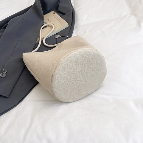 Sac Seau Femme Motif Lychee Cuir PU Sac À Épaule Grande Capacité Pendentif Chaîne Métal Style Coréen Simple