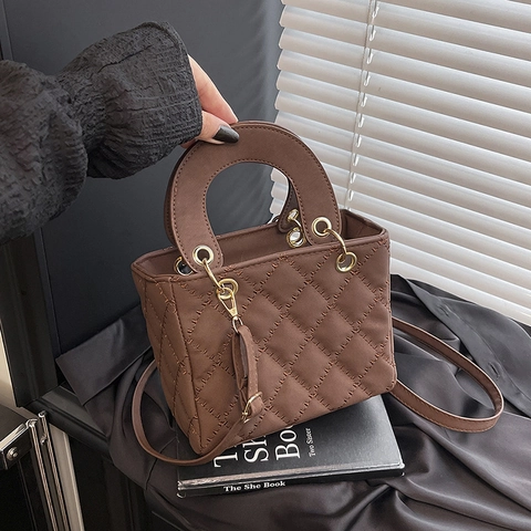 Quilted Handbag PU Leather Diamond Lattice Shoulder Crossbody Bag With Top Handle Metal Keychain For Women Elegant Retro