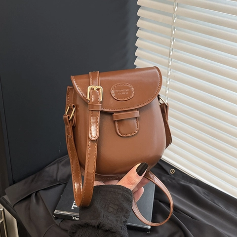 Retro Glossy PU Leather Saddle Crossbody Bag For Women With Adjustable Strap Magnetic Closure Korean Style Chic Handbag