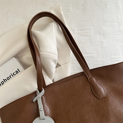 Sac Cabas En Similicuir PU Grande Capacité Vintage Simple Travail Épaule Sac Avec Étiquette Décorative Mode Femmes
