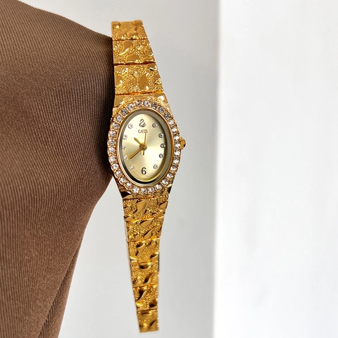 Women Luxury Quartz Watch Elegant Oval Dial Alloy Band Rhinestone Inlaid Water Resistant Fashion Stylish Wristwatch Gift