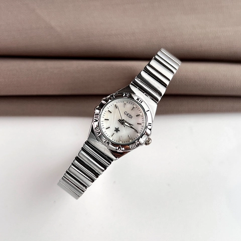 Montre Femme Quartz Luxe Mode Cadran Nacre Chiffres Romains Lunette Étanche Bracelet Métallique Montre Bracelet Dames
