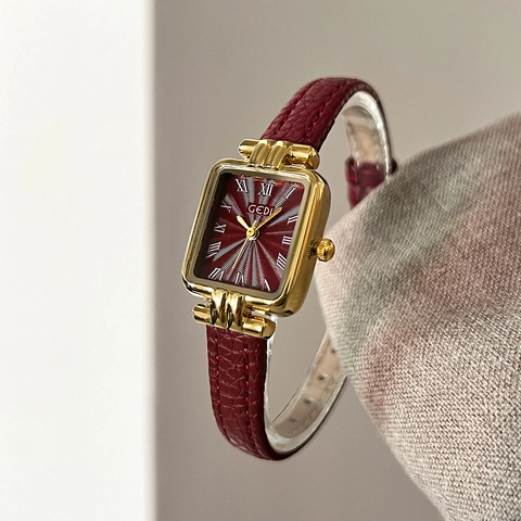Women Quartz Watch Vintage Rectangular Alloy Case Leather Strap Roman Numeral Dial Waterproof Fashion Elegant Timepiece