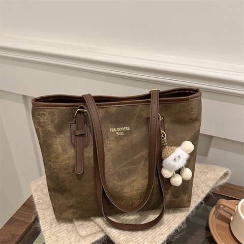Large Capacity Tote Bag Frosted PU Leather Retro Commuting Shoulder Handbag For Women School Daily Use With Pendant