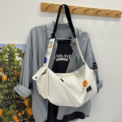 Grand Sac Messager En Nylon Avec Badges Décoratifs Style Workwear Minimaliste Sac Bandoulière Pour Étudiants Femmes Hommes