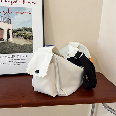 Grand Sac Messager En Nylon Avec Badges Décoratifs Style Workwear Minimaliste Sac Bandoulière Pour Étudiants Femmes Hommes