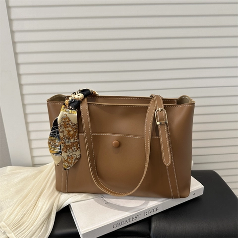 Große Kapazität Tote Tasche PU Leder Damen Kontrastnähte Schultertasche Mit Dekorativem Satinnschal