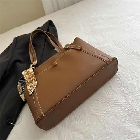 Große Kapazität Tote Tasche PU Leder Damen Kontrastnähte Schultertasche Mit Dekorativem Satinnschal