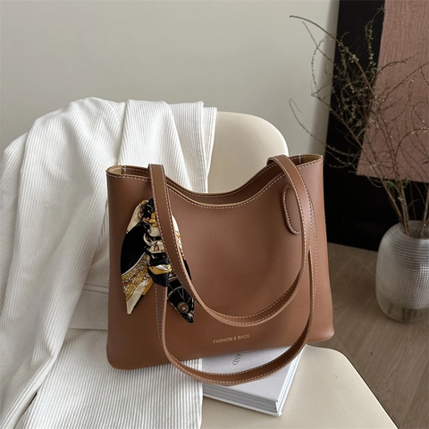 Sac Tote Femme Cuir PU Grande Capacité Surpiqûres Contrastées Sac À Épaule Commuter Avec Foulard Décoratif Décontracté