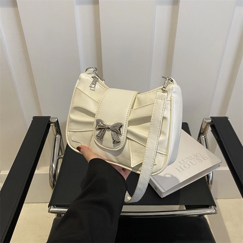 Trendige Damen PU Leder Unterarmtasche Mit 3D Schleife Plissee Schultertasche Süßer Cool Y2K Stil Daily Handtasche