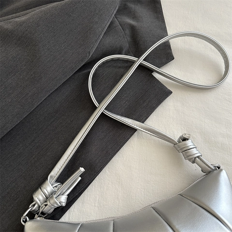 Dames PU Leder Geplooide Croissant Schoudertas Knoopriem Halve Maan Dumpling Crossbody Kleine Street Trendy Handtas