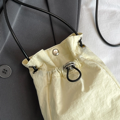 Damen Mini Umhängetasche Handytasche Oxford Stoff Kordelzug Kleine Schultertasche Street Style Lässig Leicht