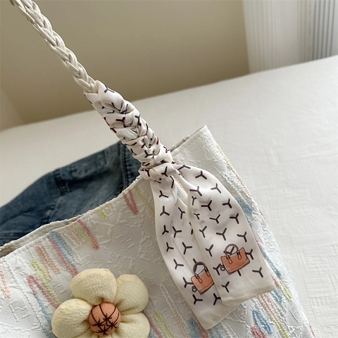 Damen Canvas Tote Bag Bestickte Wellenlinie Mit 3D-Blumenanhänger Bedrucktem Schal Gewebten Riemen Schultertasche