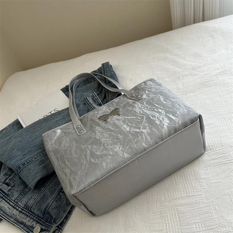 Grand Sac Fourre-Tout Plissé En Similicuir Pour Femme Avec Papillon Sac À Bandoulière Spacieux Pour Le Trajet Quotidien