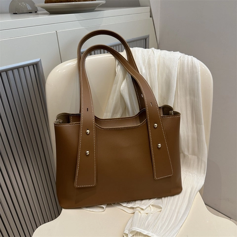 Grand Sac Fourre-Tout En Cuir PU Avec Surpiqûres Contrastées Rivets Dorés Femmes Bureau Épaule Sac À Main