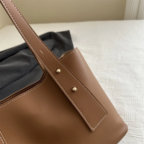 Grand Sac Fourre-Tout En Cuir PU Avec Surpiqûres Contrastées Rivets Dorés Femmes Bureau Épaule Sac À Main