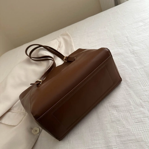 Große Damen-Einkaufstasche Aus PU-Leder Minimalistische Pendler-Schultertasche Verstellbare Riemen