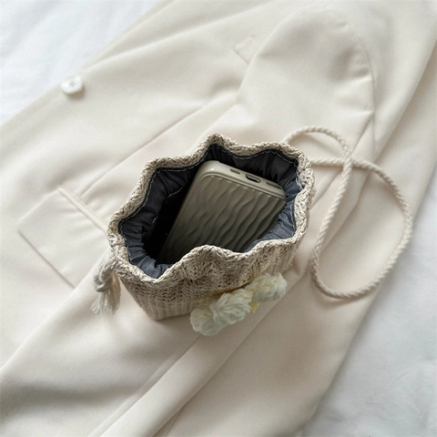 Damen Stroh Gewebte Eimertasche Mini Umhängetasche Mit Häkelblume Kordelzug Sommer Strand Pastoraler Stil