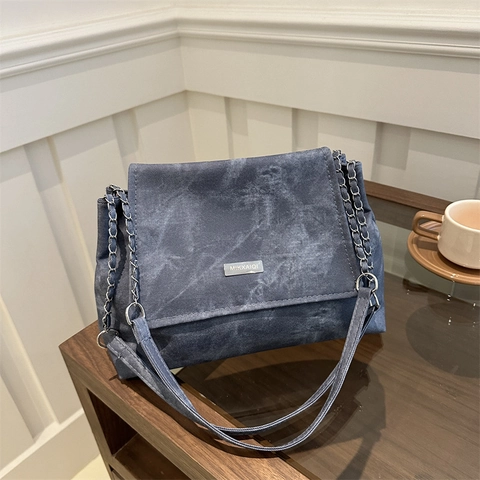 Women Shoulder Bag Large Capacity PU Leather Washed Texture Metal Chain Strap Flap Crossbody Tote Minimalist Commuting
