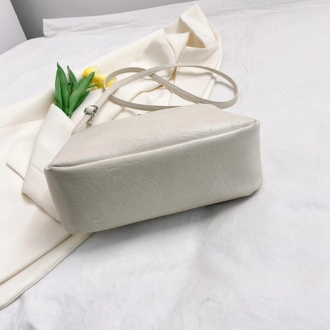 Borsa A Spalla Hobo In Pelle PU Trama Increspata Catena Argento Grande Capacità Cerniera Minimalista Casual Street Style Donna