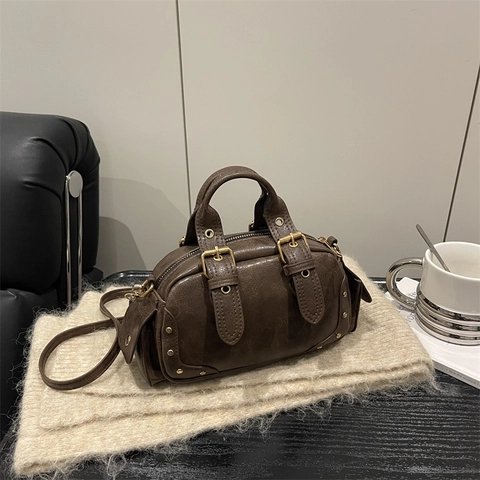 Vintage PU Leer Boston Tas Dames Motorstijl Met Gespen En Klinknagels Veelzijdige Schouder Crossbody Handtas Dagelijks Gebruik
