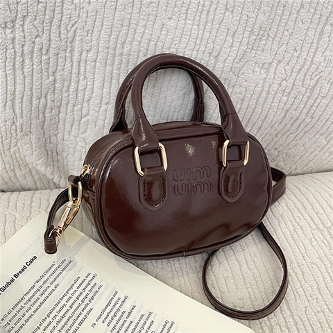 Mini Sac Boston Femmes Sac À Main En Cuir PU Brillant Rétro Ovale Bandoulière Avec Bandoulière Réglable Quincaillerie Dorée