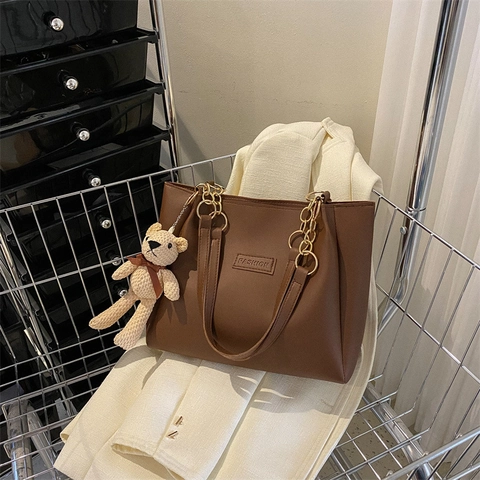 Borsa Tote Grande Capacità In Pelle PU Da Donna Con Tracolla A Catena Dorata Toppa Fashion E Pendente A Orsetto