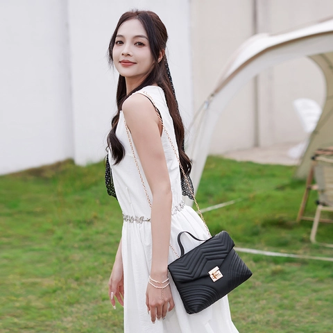 Women PU Leather Shoulder Bag V-Shaped Quilted Crossbody Handbag With Chain Strap And Twist Lock Top Handle Urban Casual