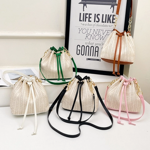 Woven Straw Bucket Bag Women Chic Contrast PU Leather Drawstring Shoulder Handbag With Chain Strap Summer Vacation