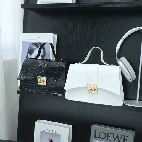 Women Handbag PU Leather Crocodile Pattern Chain Strap Metal Lock Fashion Square Crossbody Bag For Daily Use