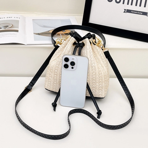 Woven Straw Bucket Bag Women Chic Contrast PU Leather Drawstring Shoulder Handbag With Chain Strap Summer Vacation