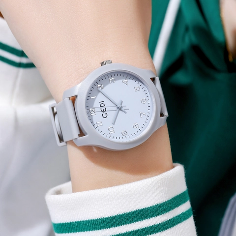 Women's Quartz Watch Silicone Strap Alloy Case Minimalist Arabic Numerals Waterproof Fashion Student Wristwatch