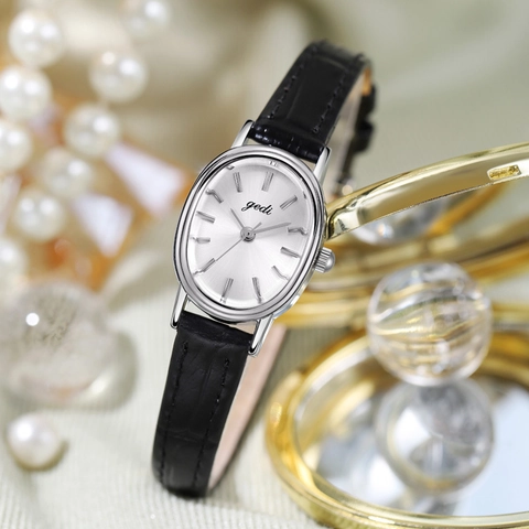 Women's Quartz Watch Oval Alloy Case Genuine Leather Strap Waterproof Elegant Retro Minimalist Wristwatch