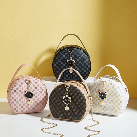 Damen Runde Umhängetasche PU Leder Kreistasche Mit Metallkette Und Katzenanhänger Vintage Blumendruck Handtasche
