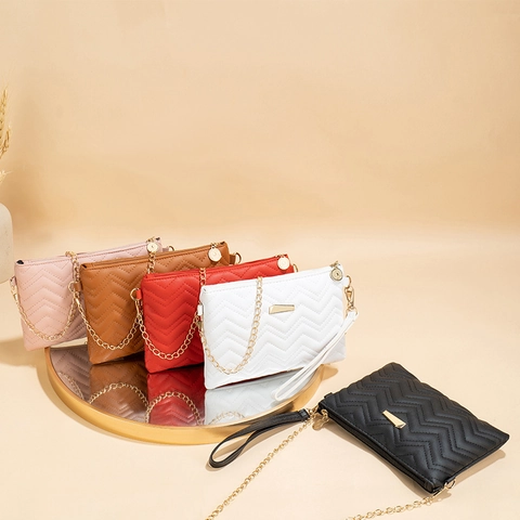 Sac Bandoulière Femme En Cuir PU Pochette Enveloppe Matelassée En V Avec Chaîne Dorée Et Dragonne Petit Sac Carré Chic