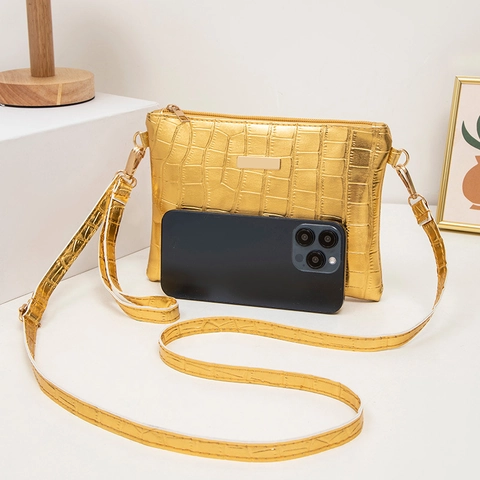 Women Croc Pattern PU Leather Crossbody Bag Envelope Clutch Purse With Gold Metal Plate And Adjustable Shoulder Strap