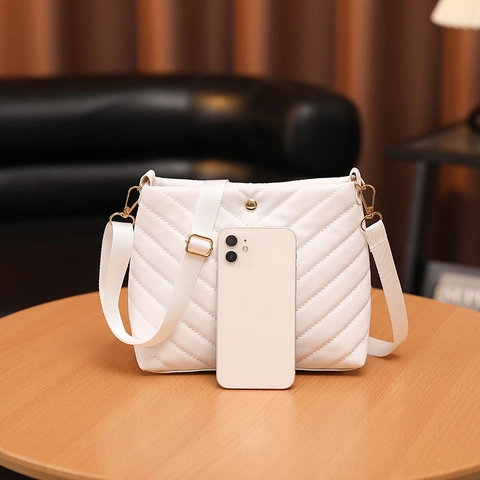 Quilted Shoulder Bag PU Leather Chevron Pattern Wide Fabric Strap Gold Hardware Crossbody Bag For Women Fashionable